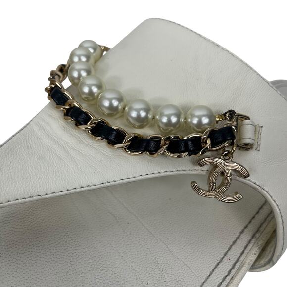 Chanel Pearl & Chain CC Logo Embellished Thong Sandal White Size 40 - Picture 4 of 14